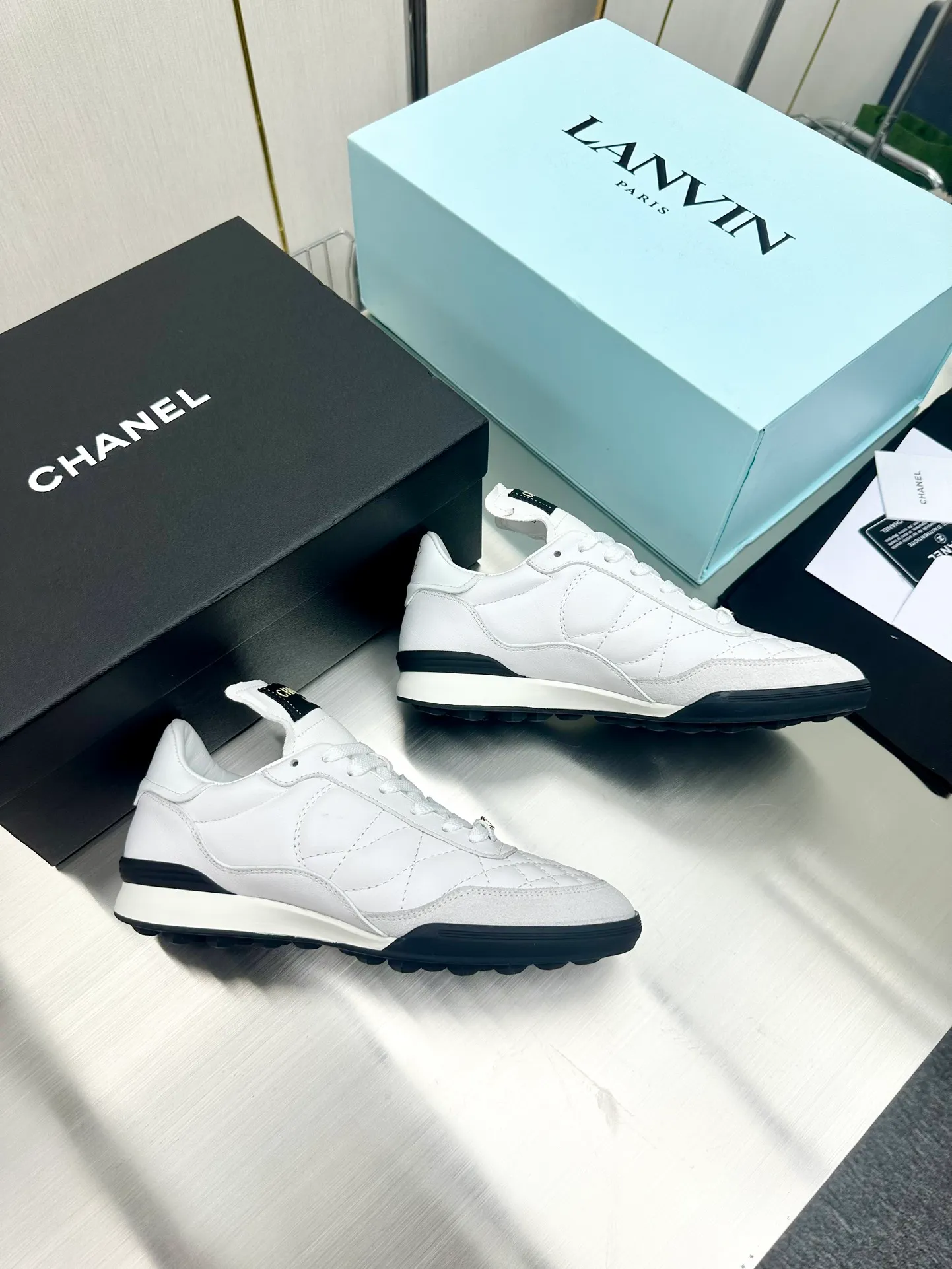 👟👟Ex-factory price👟👟Ex-factory price 520 👟👟 CHANEL Chanel thick-soled panda sneakers Panda biscuit shoes Chanel 2023ss hot panda shoes 🐼Colorful thick-soled casual sports shoes sneakers counter synchronization counter is very popular very difficult to buy a shoe the most popular thick-soled panda shoes on the Internet It can be imagined that Xiaoxiang control cannot miss it Simple and versatile white shoes that coexist with good looks and comfort. Thick soles increase height and are super versatile. You can wear them with your eyes closed😍Whoever wears them will look better. Upper: calfskin. Lining: imported sheepskin lining. Outsole: T👟👟Ex-factory price. Original outsole. Size: 35-40 (41 42 customized.